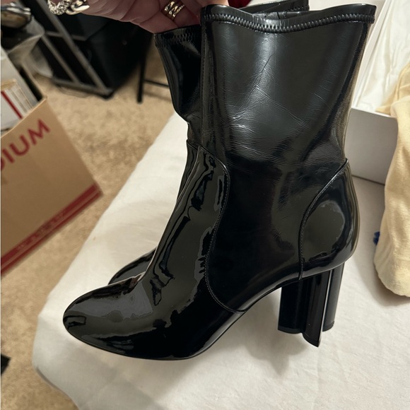 Authentic LV Patent Leather Boots with the Flower Heels. - Picture 8 of 16